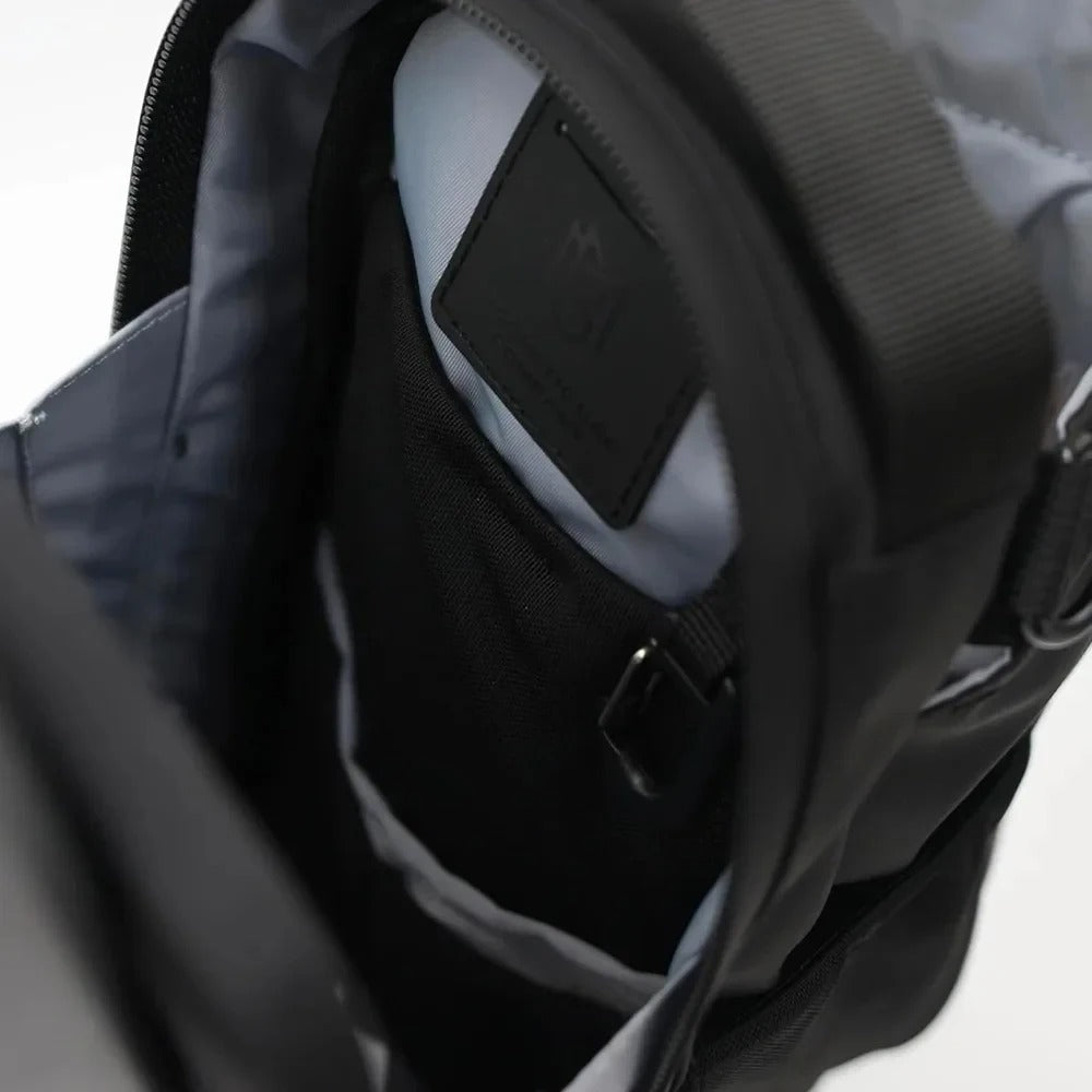 Magnetic Gym Bag – Organizer & Water Bottle Pocket